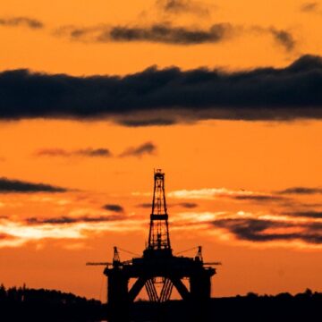 Compañías petroleras con acciones por las nubes debido a la guerra en Oriente Medio