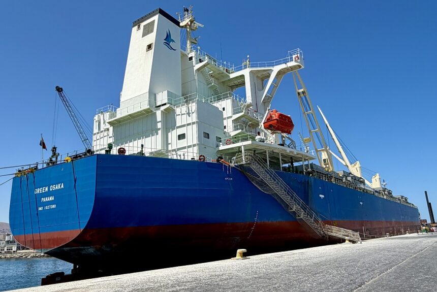 Barco 1 Con destino al noroeste argentino: Puerto de Iquique consolida nueva operación