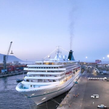 default Sigue temporada de cruceros: Artania arriba al Puerto de Iquique con 1500 pasajeros