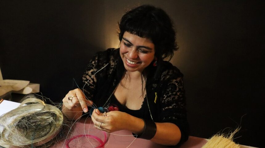 Rita Soto, galardonada artesana chilena lleva la microcestería al macroformato asiático