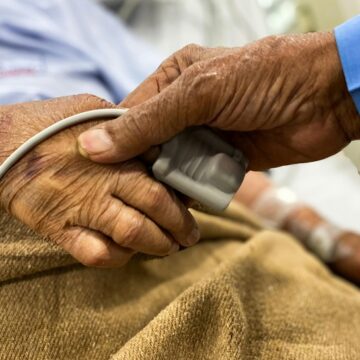 La hospitalización domiciliaria en Iquique, que el ajuste quiso (o quiere) eliminar