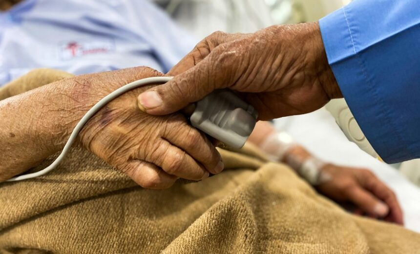 La hospitalización domiciliaria en Iquique, que el ajuste quiso (o quiere) eliminar
