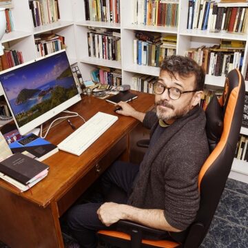 04 juan podesta El desierto no cierra: escritura, arena y miradas que no perdonan