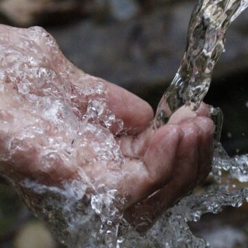 03 agua El dilema del bidón: cuando la pureza del agua deja un vacío y la ciencia enciende su radar
