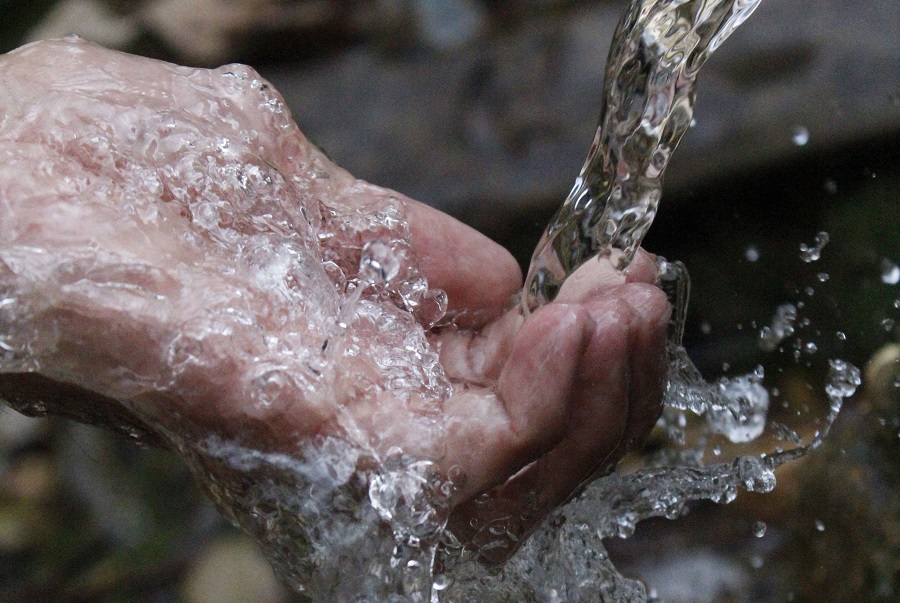 03 agua El dilema del bidón: cuando la pureza del agua deja un vacío y la ciencia enciende su radar