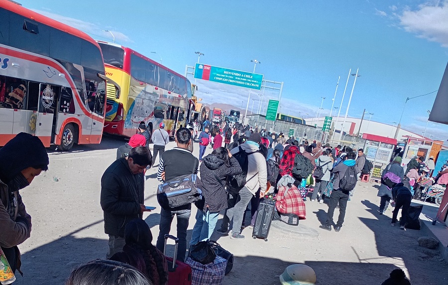58635 La espera no tiene patria: el cierre nocturno de la frontera en Colchane