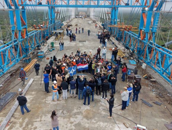 IMI EN BESO DEL PUENTE RUTA BIOCEÁNICA 1 Corredor Bioceánico: Iquique estuvo en el “Beso del Puente”, hito que consolida la obra