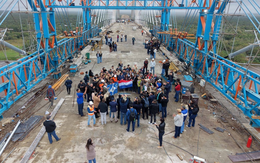 IMI EN BESO DEL PUENTE RUTA BIOCEÁNICA 1 Corredor Bioceánico: Iquique estuvo en el “Beso del Puente”, hito que consolida la obra